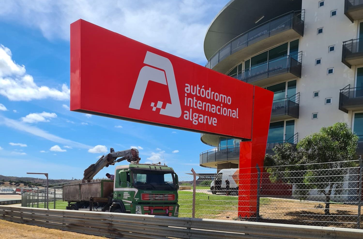 Trabalho NOVADESIGN apresentado no Portfolio 2024, página 27